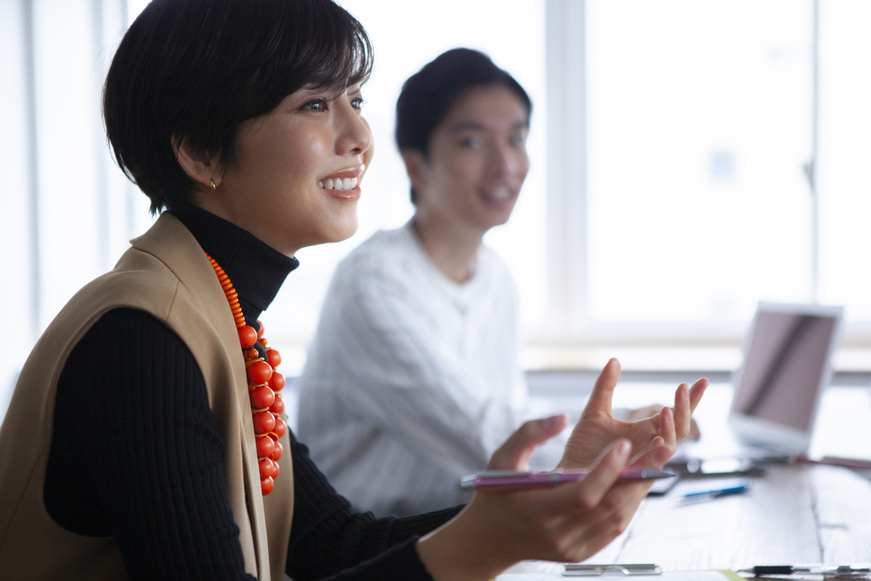 Lively discussions in the company.