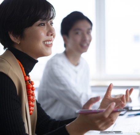 Lively discussions in the company.